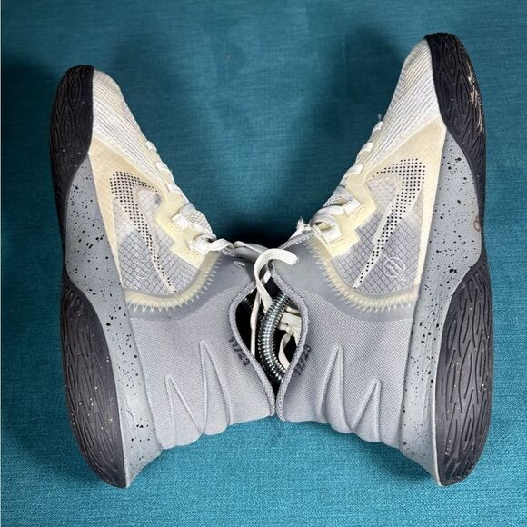 Size 7Y/8.5Women - Nike Kyrie Flytrap 5 shoes - Picture 6 of 9